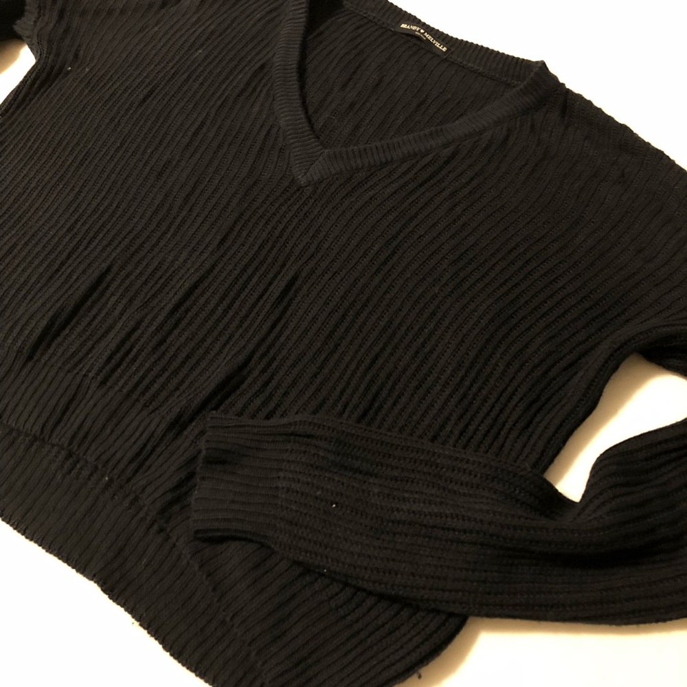 Lightweight cropped vneck navy sweater